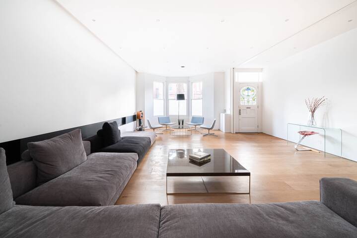 Impressive Modern London House with Huge Spaces gallery image 3