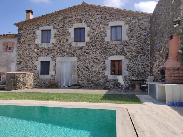 Masia con gran chimenea en el Emporda-Costa Brava