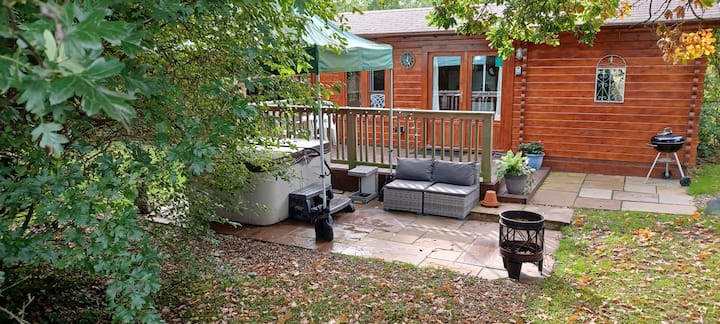 Log cabins windermere dog friendly 2025