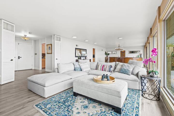 Relaxing Oceanfront Home just Minutes to Beaches gallery image 3