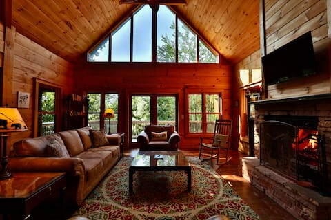 Serene Retreat Cabin W/Hot Tub close to Asheville