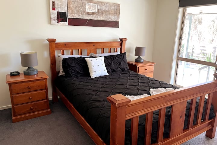 Glavni bračni
krevet (širine 150-179 cm)