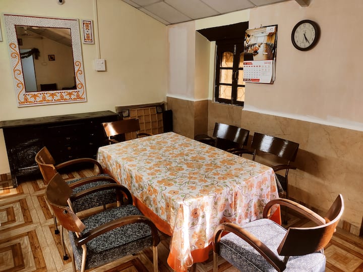 Dining area image 1
