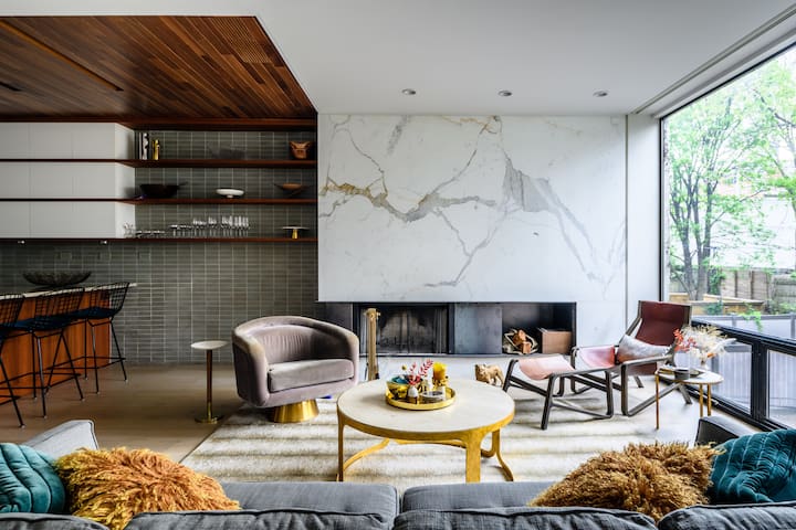 RoveTravel | Pacific | Duplex w/Deck & Backyard