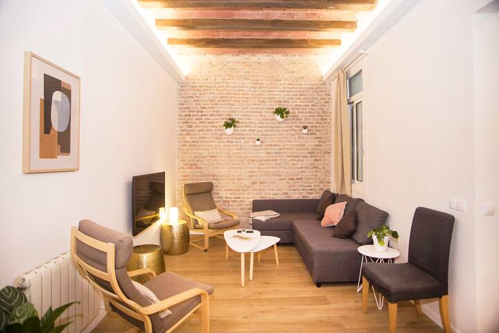 Spacious & Elegant flat, located right on the spot gallery image 3