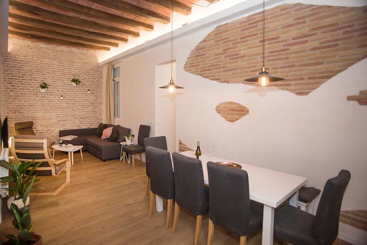 Spacious & Elegant flat, located right on the spot