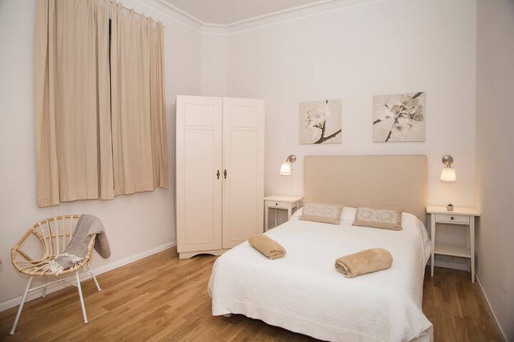 Spacious & Elegant flat, located right on the spot gallery image 4