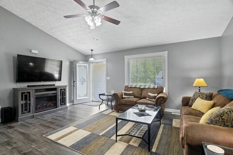 Modern & Clean, Entire 1400 Sq Ft Home, Paducah