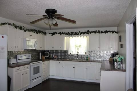 Brasher Family Farm - Close to Trade Days