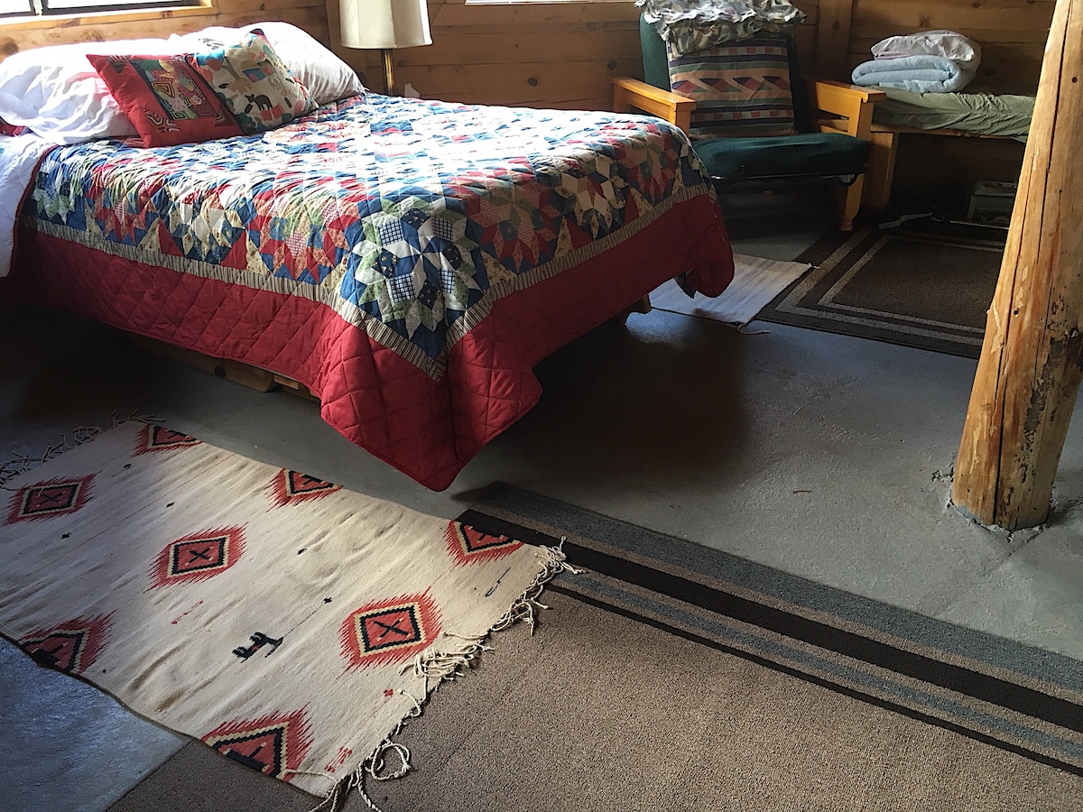 Ორადგილიანი საწოლი ჰოგანი