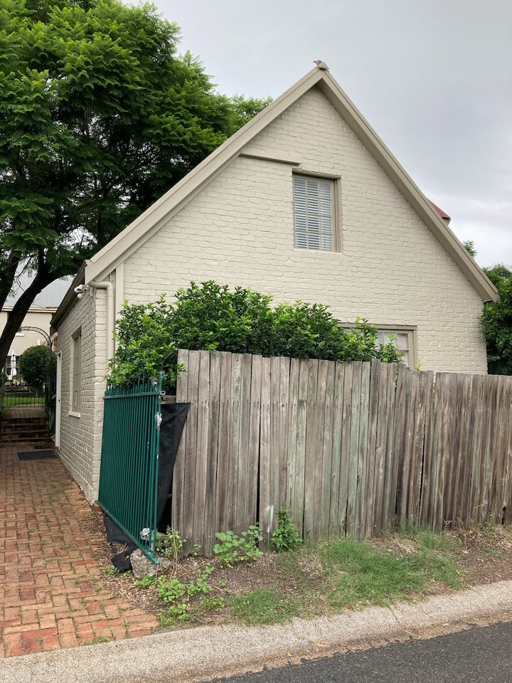 Loft Studio, East Maitland - peaceful village area