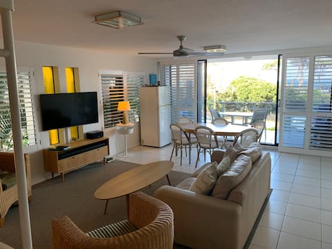 Top Airbnb: Spacious 3 bedroom unit across from beach in Maroochydore