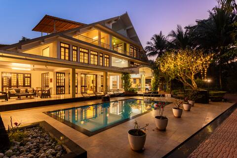 Nirvana: Luxurious Pool & Garden Villa in Vasai