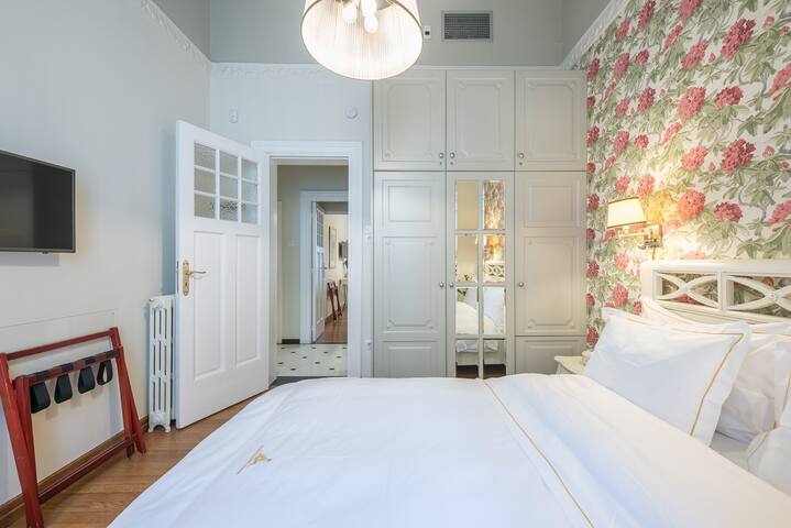 The Rare Luxury Gem in Kolonaki Sq – near Syntagma gallery image 4