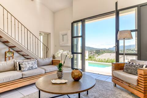 Between land and sea, villa in the Cathar area