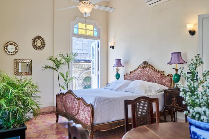 Chumba bora chenye roshani 2 za kujitegemea na mabafu ya chumbani