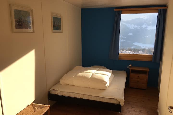 Schlafzimmer Nr.2 (blau) für zwei Personen / bedroom Nr. 2 (blue room) for two guests