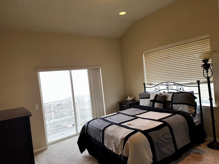  Bedroom three Upstairs Queen bed