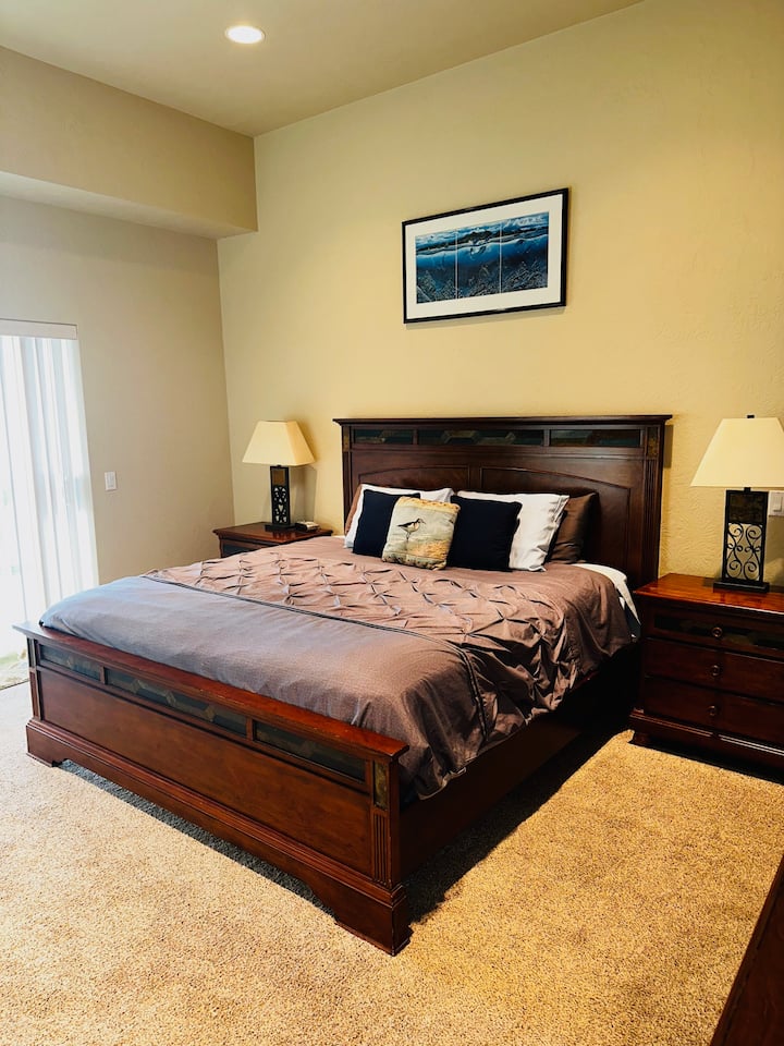  Master bedroom King Downstairs