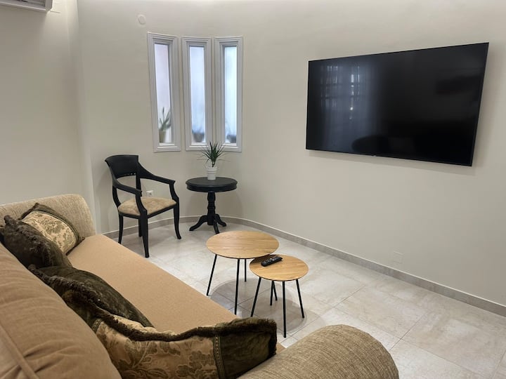 Eclectic Apartment Near Downtown - Heraklion