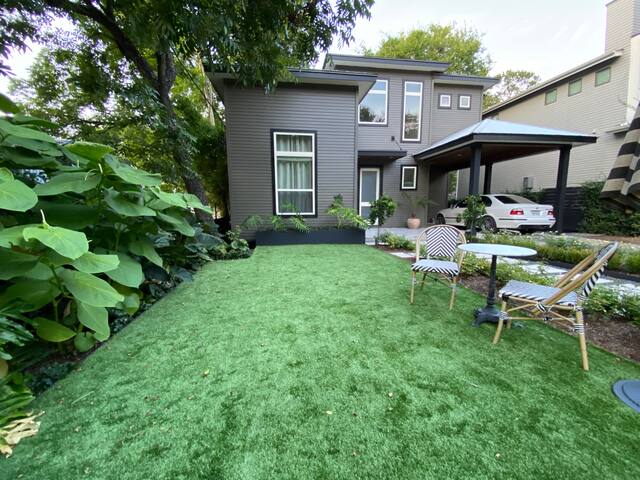 Bouldin Oasis + Hot Tub & Cold Plunge gallery image 2