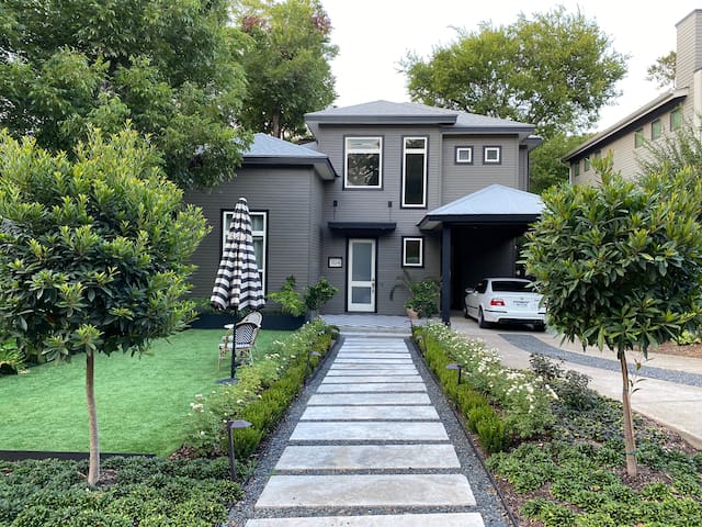 Bouldin Oasis + Hot Tub & Cold Plunge