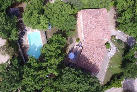 SUPERB PROVENCAL FARMHOUSE WITH LARGE POOL