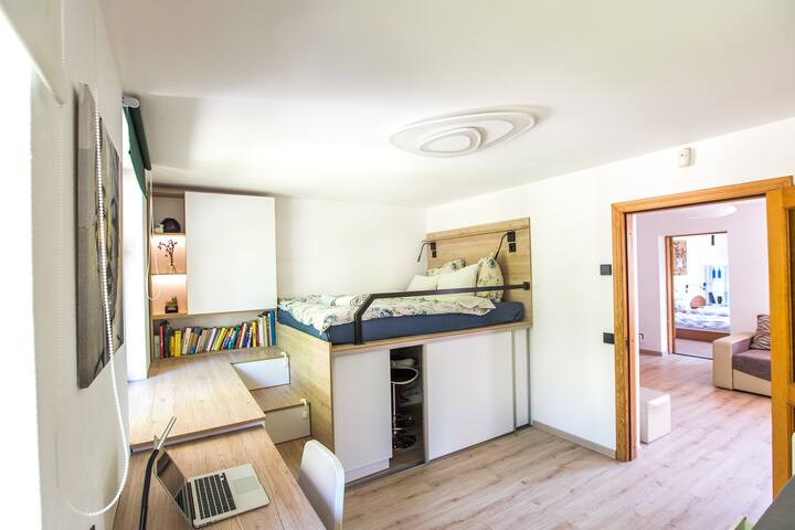 Family house with a hot tub, terrace & parking. gallery image 4