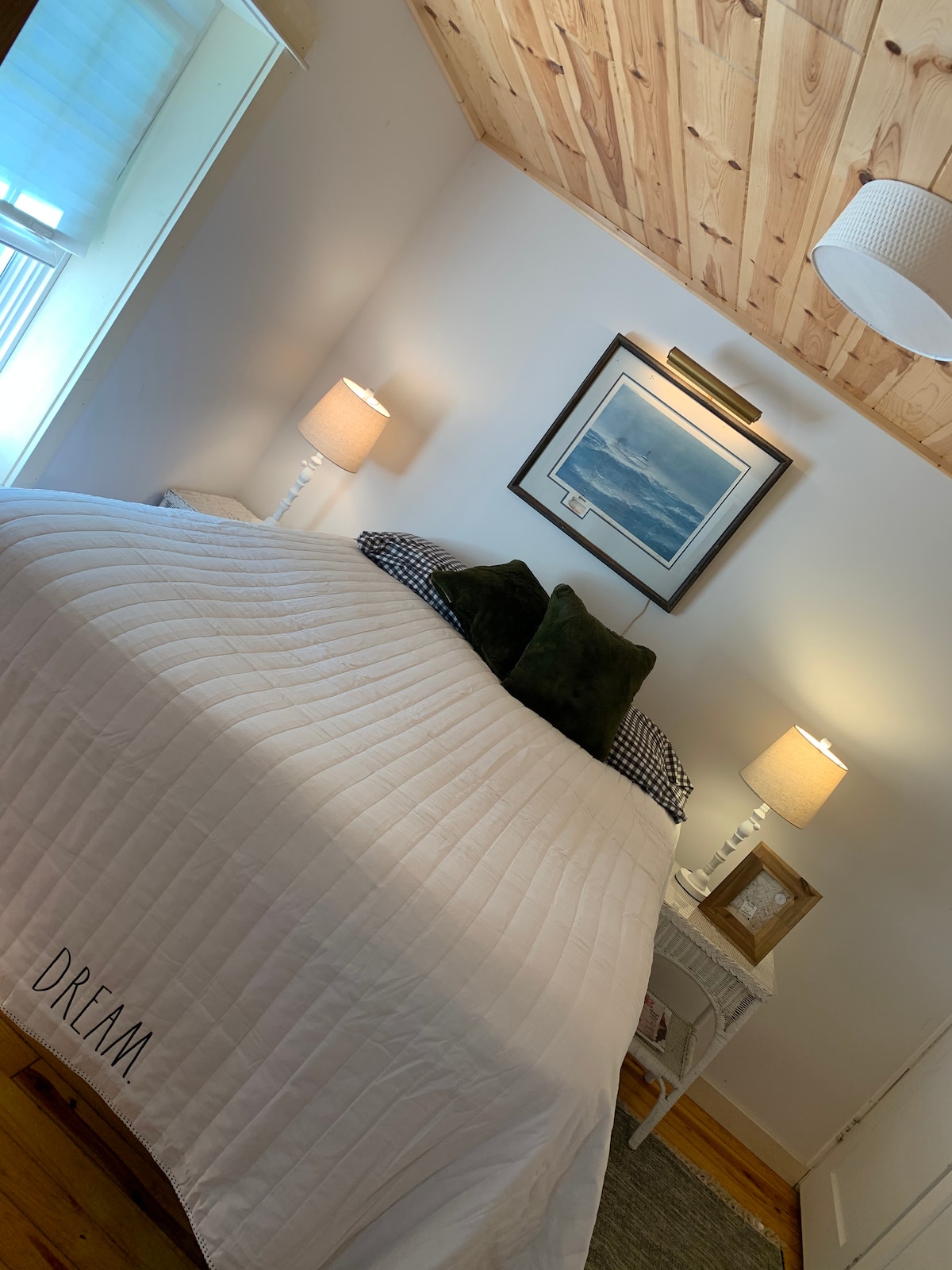 Dormitorio principal: cama tamaño queen