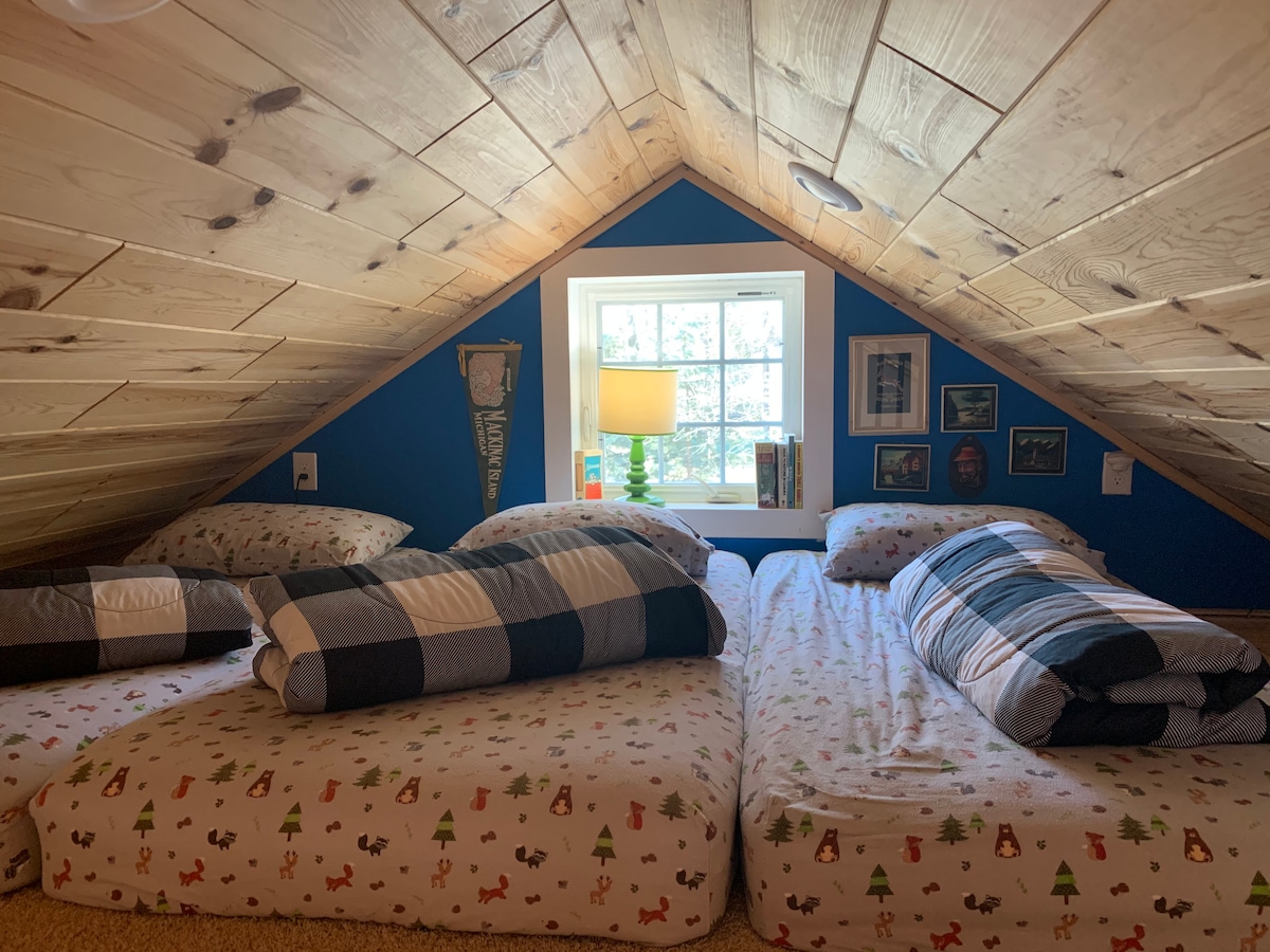 ¡Lindo y acogedor loft para dormir!  