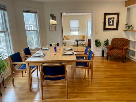 Sunny, quiet, large Cambridge apt near Davis Sq
