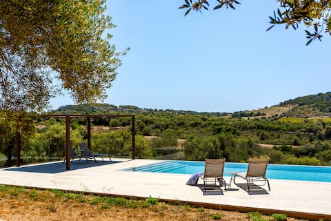 Popular Airbnb listing: Cozy finca "It's Bellveret" in Manacor