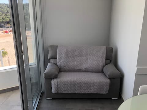 Anuncio de Airbnb popular: Comfortable apartment 3B on the beach en L'escala