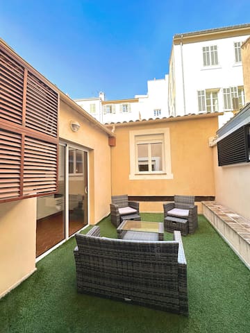 Les Appartements Du Vieux Port managed Airbnb listing 2