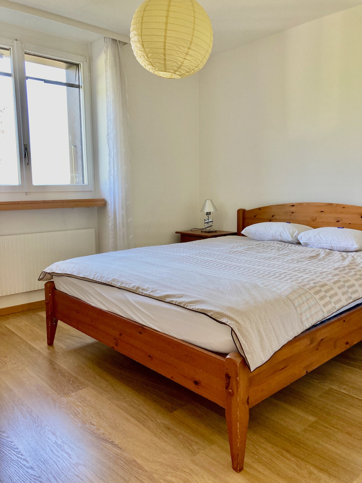 غرفة نوم 2 بإطلالة على جبال جورا