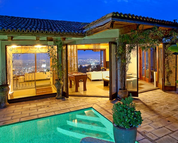 Sky Villa & Infinity Ocean-City Views Pool & Spa Elevator