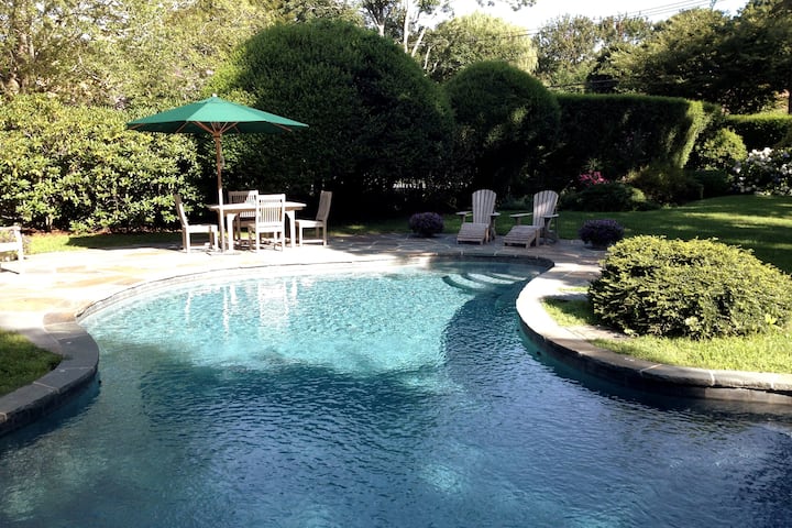 Walk to East Hampton Village & Ocean Beaches
