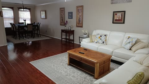 Successful Airbnb property: Adorable Home by the Medical Center in Huebner/Leon Creeks