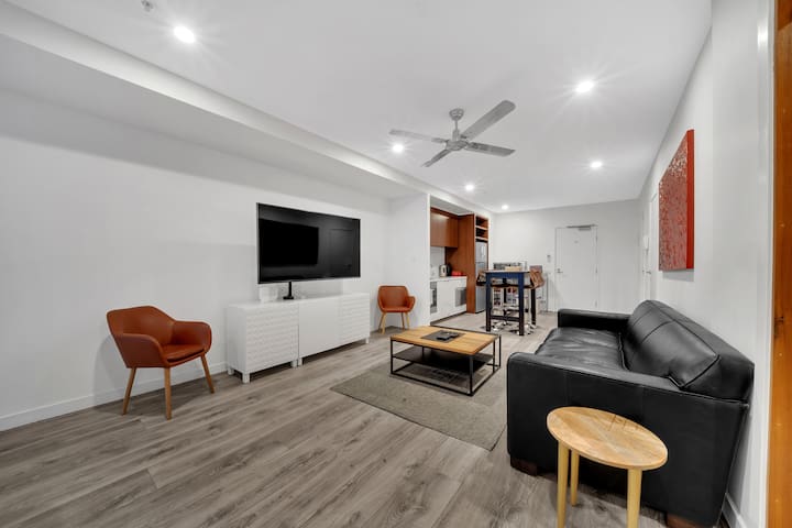 Enjoy all of Melbourne from this perfect location!