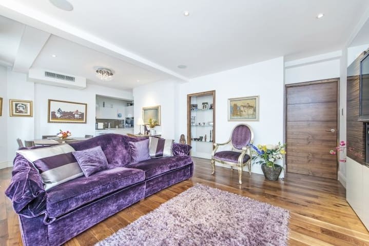 Superlux flat in Knightsbridge