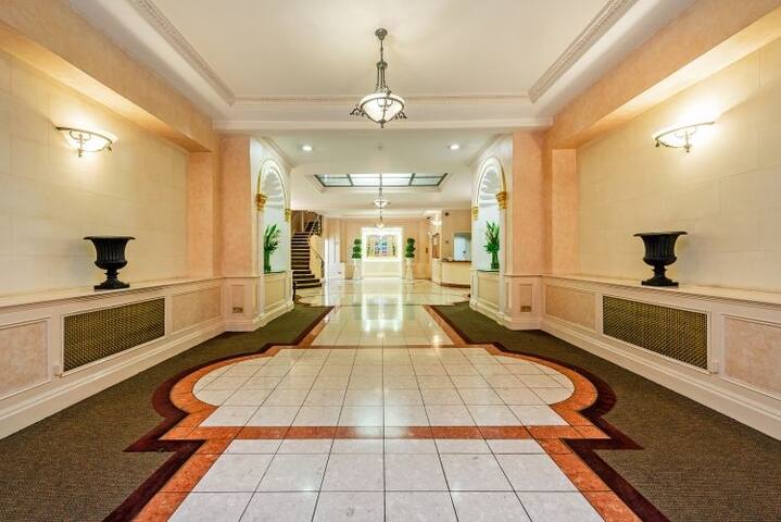 Superlux flat in Knightsbridge gallery image 3