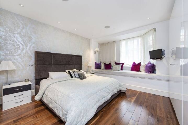 Superlux flat in Knightsbridge gallery image 5