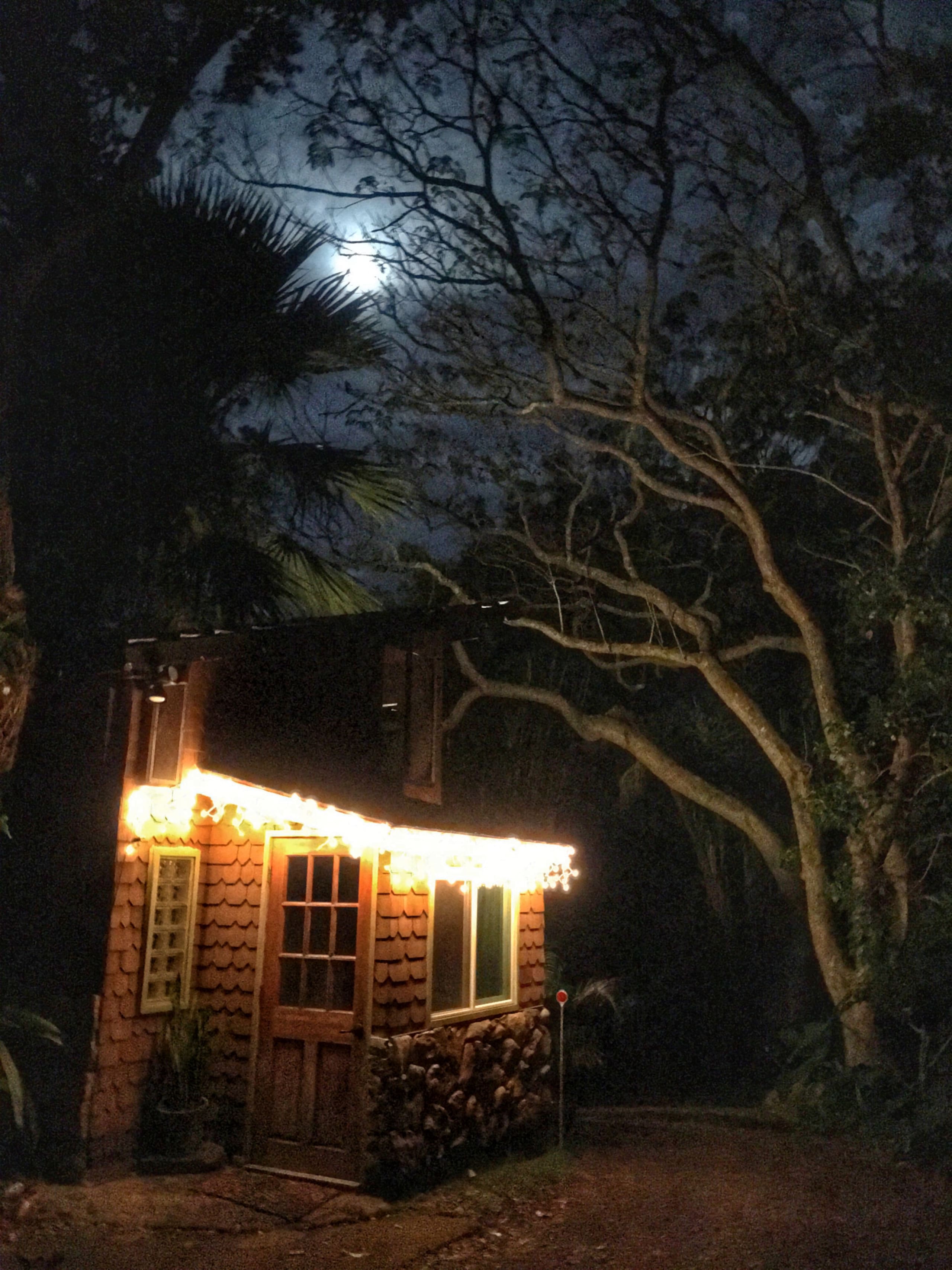 Adorable Gingerbread House Farm Stay, Makawao - Image 10
