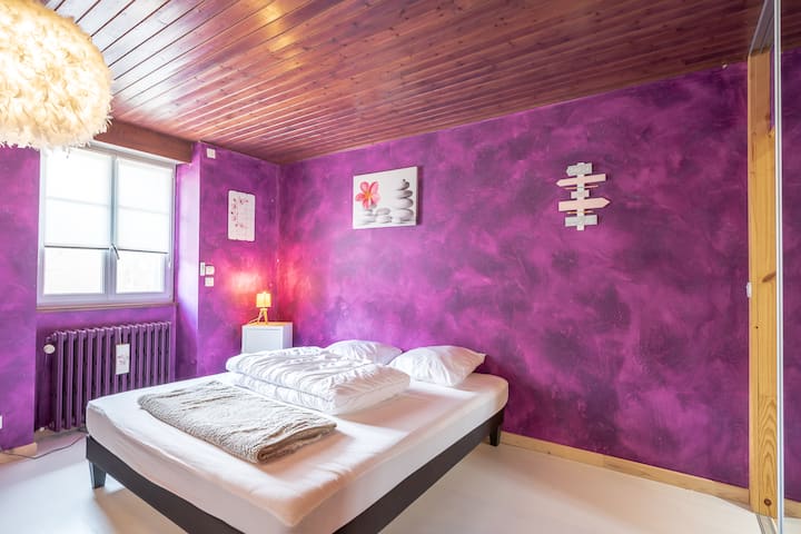 卧室2 （ 18平方米）加大号双人床180x200 +独立淋浴间