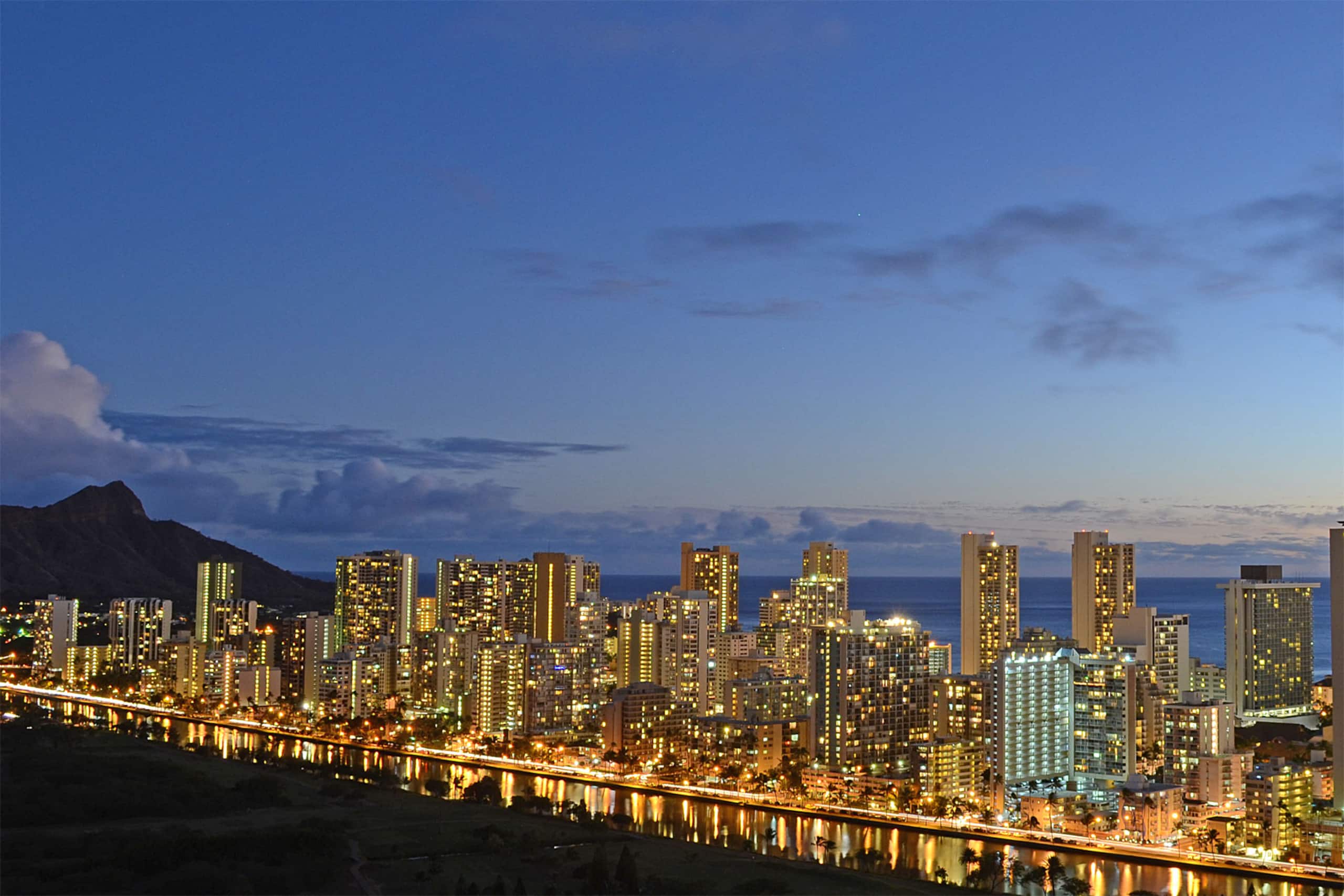 Condo in Honolulu · ★4.63 · 1 bedroom · 2 beds · 1 private bath - Image 32