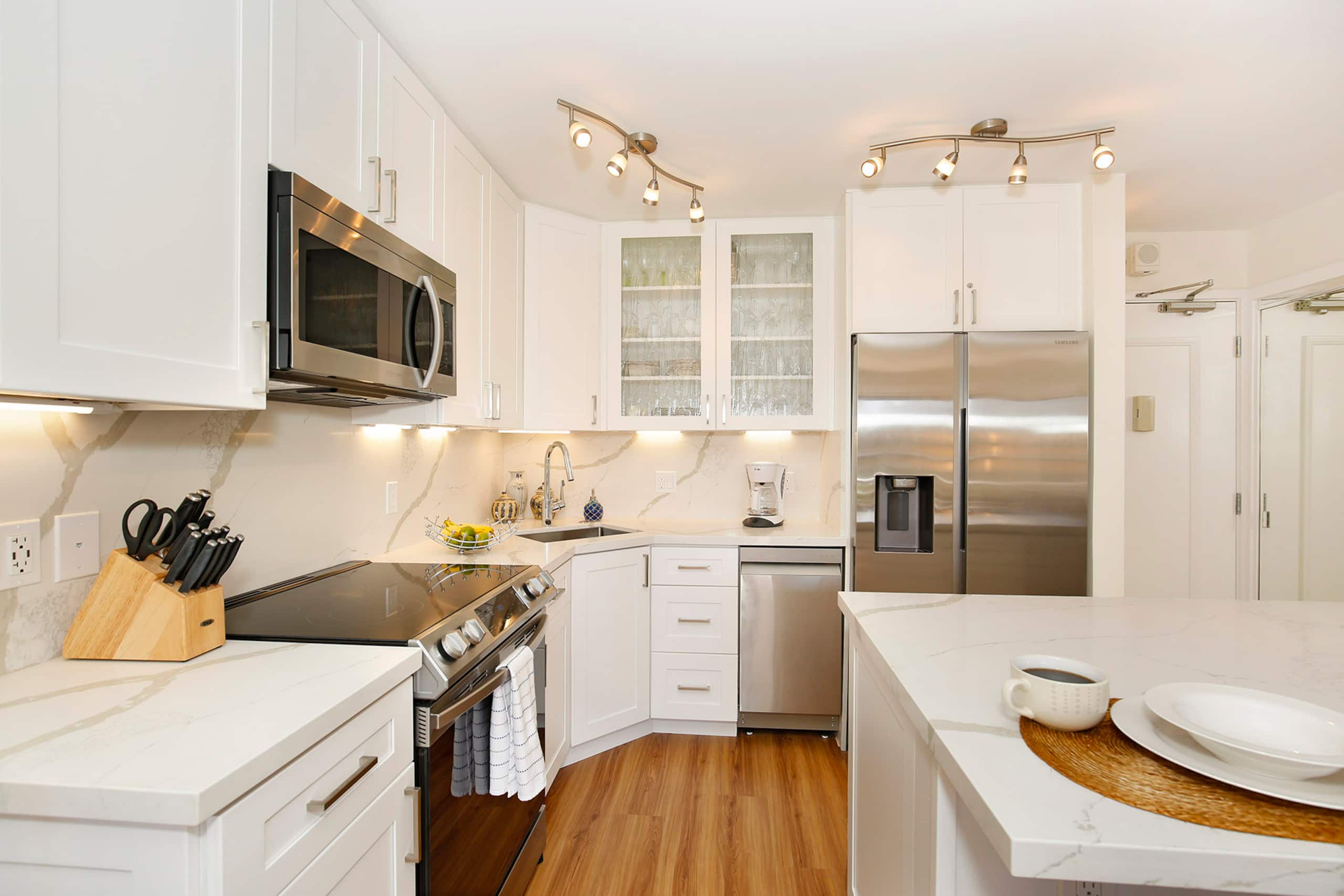Condo in Honolulu · ★4.63 · 1 bedroom · 2 beds · 1 private bath - Image 7