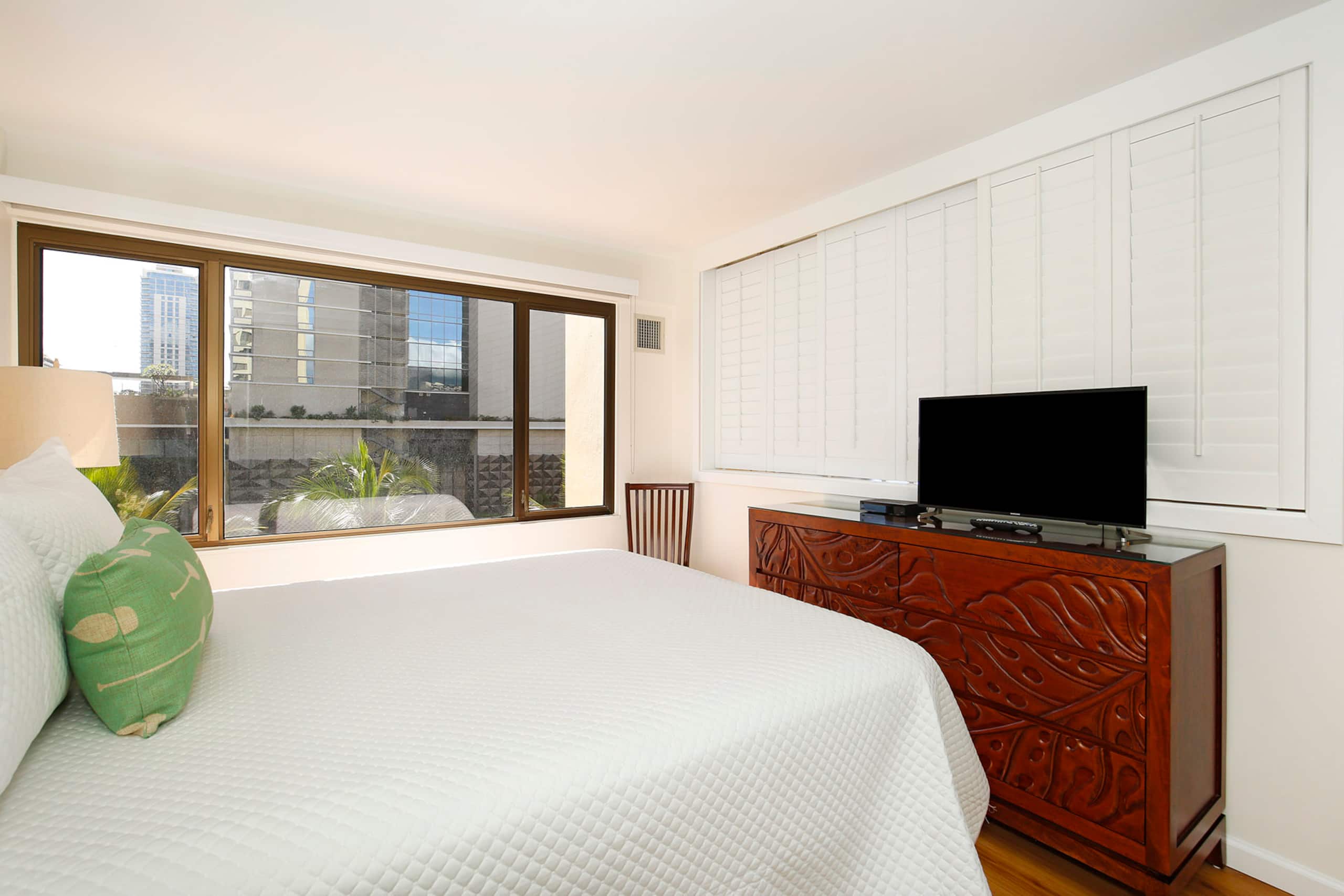 Condo in Honolulu · ★4.63 · 1 bedroom · 2 beds · 1 private bath - Image 14