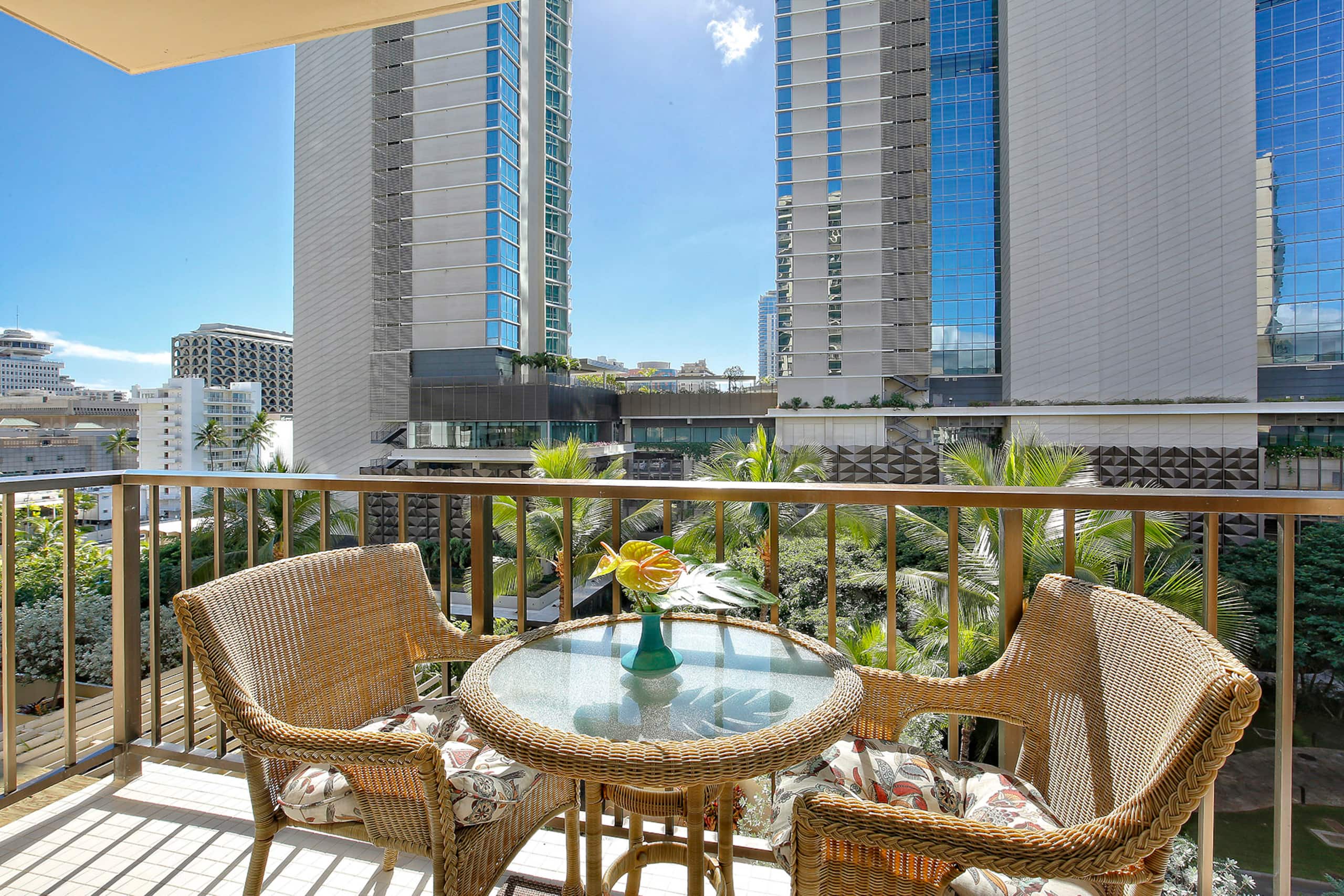 Condo in Honolulu · ★4.63 · 1 bedroom · 2 beds · 1 private bath - Image 16