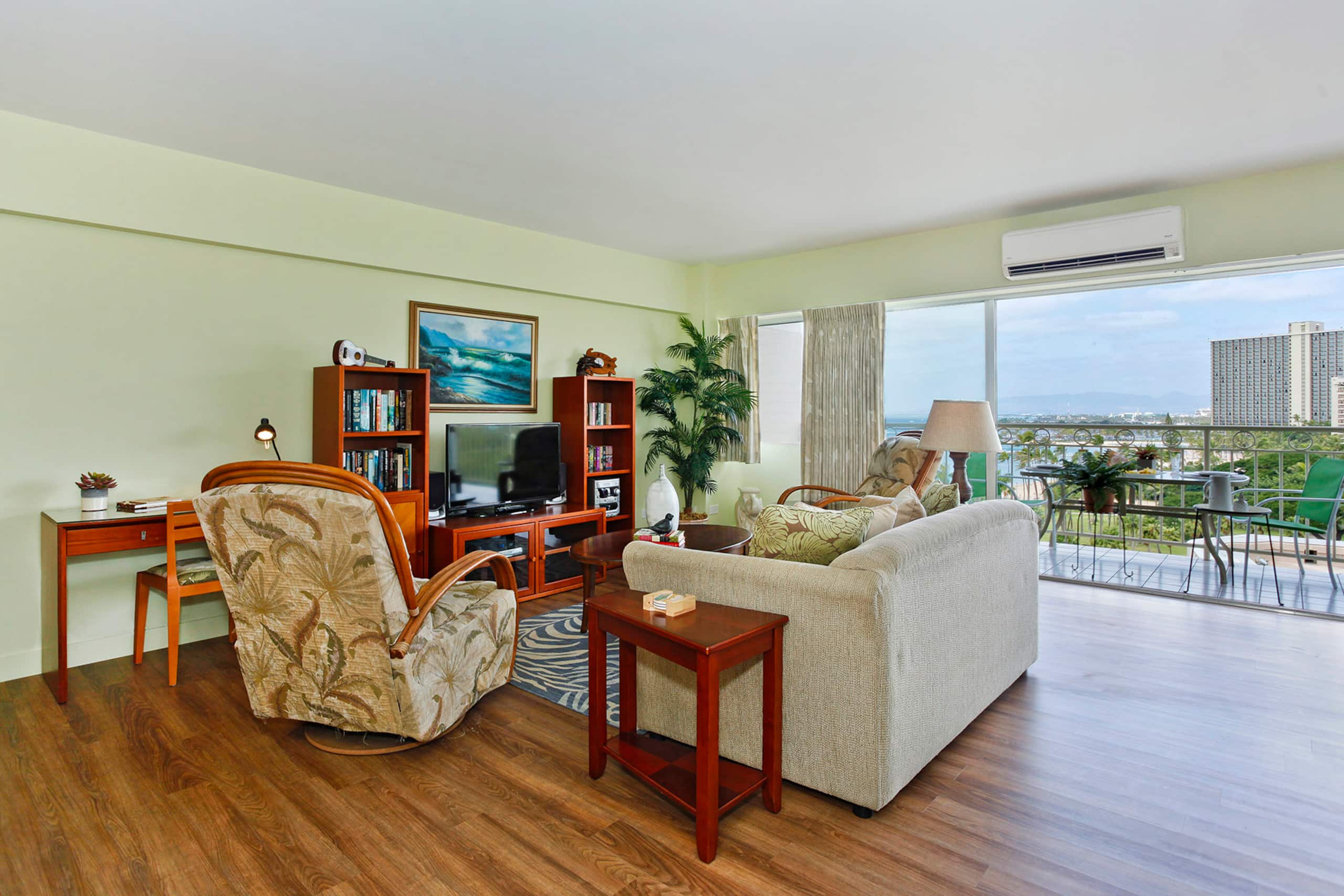 Condo in Honolulu · ★4.92 · 1 bedroom · 2 beds · 1 private bath - Image 1