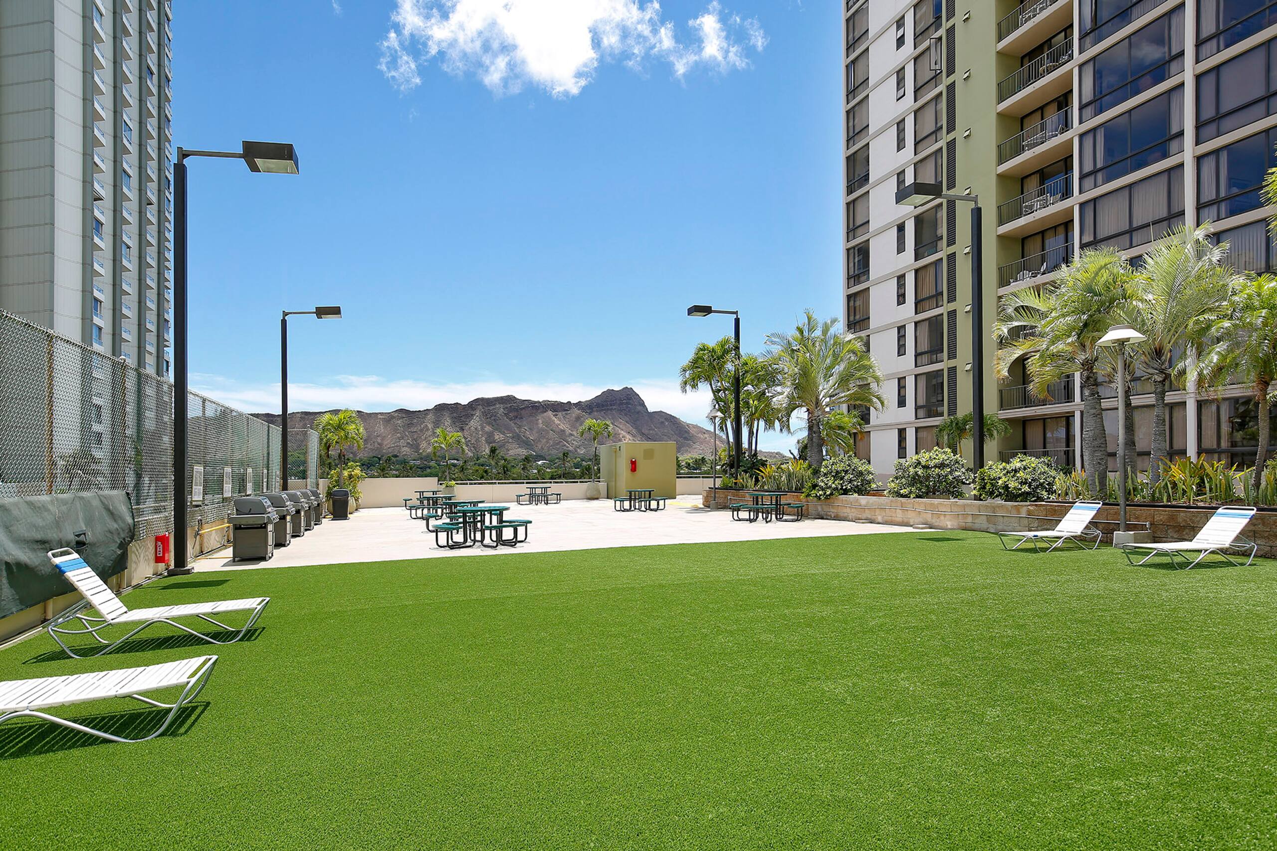 Condo in Honolulu · ★4.8 · 1 bedroom · 2 beds · 1 private bath - Image 3